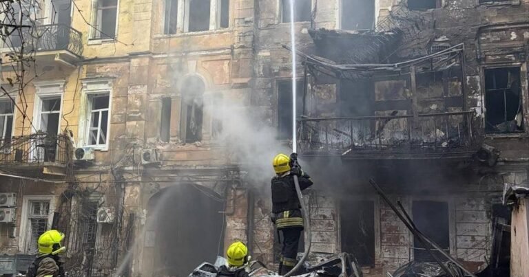 Зруйновані будинки Одеси після російської ракетно-дронової атаки, поранені люди.