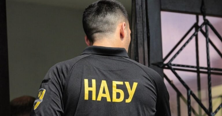 Антикорупційні органи звітують про гучні справи проти ексчиновників та мільярдні схеми.