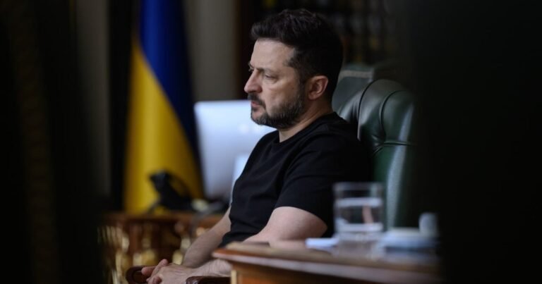 Президент Зеленський закликає до посилення санкцій проти Росії.