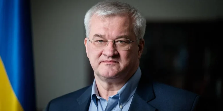 Президент Зеленський на нараді, оголошуючи про призначення Зварича та Боднара заступниками міністра закордонних справ.