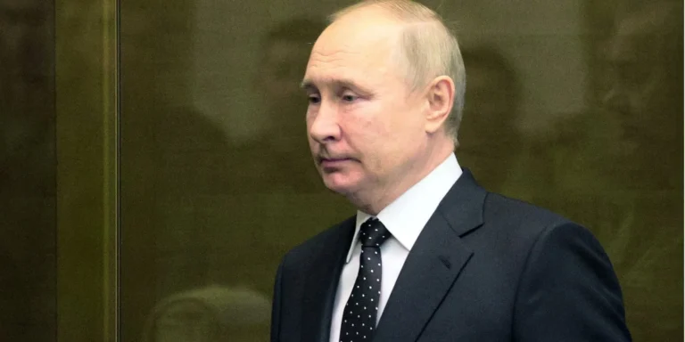 Диктатор Путін на фоні Молдови, як ключа до розвалу НАТО та ЄС.