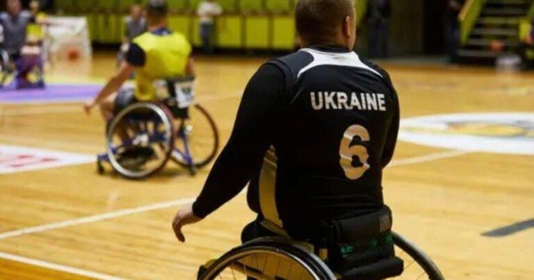 Президент Володимир Зеленський обіцяє Ветеранський кодекс на форумі.