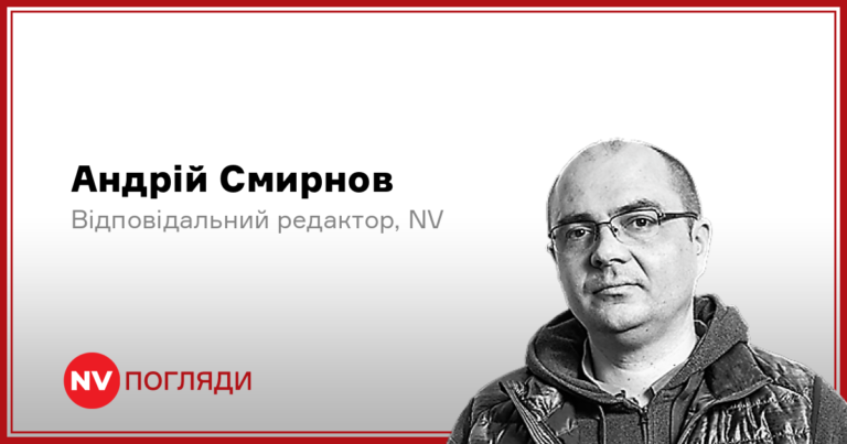 Президент України Володимир Зеленський на брифінгу на тлі ротацій кадрів, що розширюють можливості України завдяки дронам.