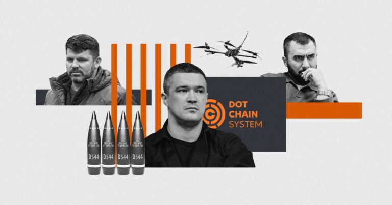 Михайло Федоров, що стоїть на фоні українського прапора, обговорює прозорі закупівлі зброї та проблеми з поставками.