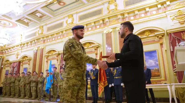 Президент Володимир Зеленський обговорює проблему балістики та успіхи ППО України.
