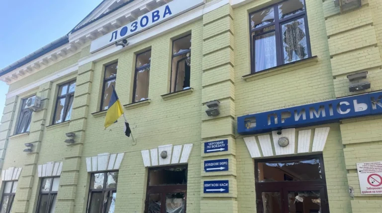 Залізнична станція Лозова після атаки окупантів, двоє загиблих, восьмеро поранених