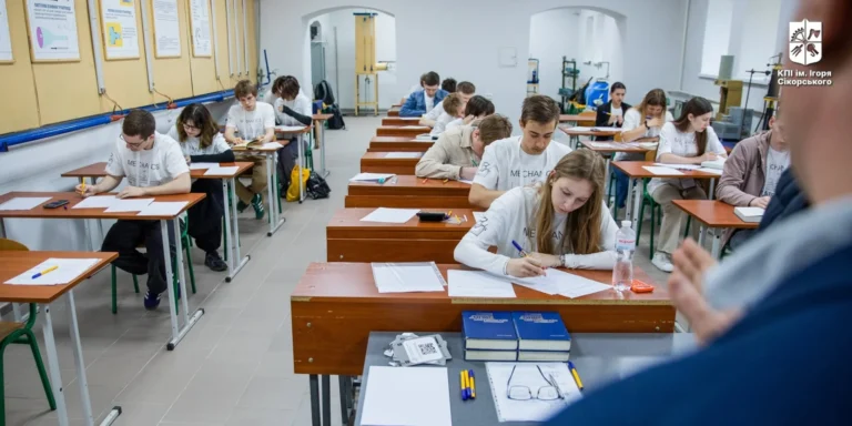 Нові правила бронювання для критичних підприємств та відстрочок для студентів, а також підвищення стипендій і зарплат вчителів, гранти для бізнесу та освітні реформи. Опис фіксує суть події.