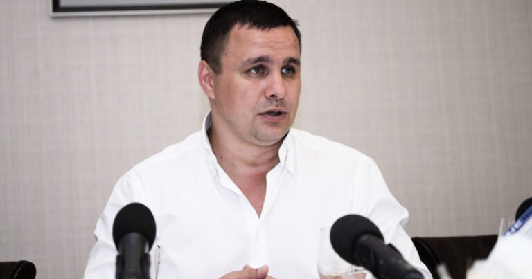 Екснардеп Максим Микитась у залі суду, обвинувачений у легалізації коштів через Sense Bank.