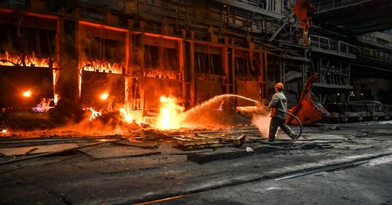 Наслідки російського удару по "Запоріжсталі", де загинули та постраждали працівники заводу