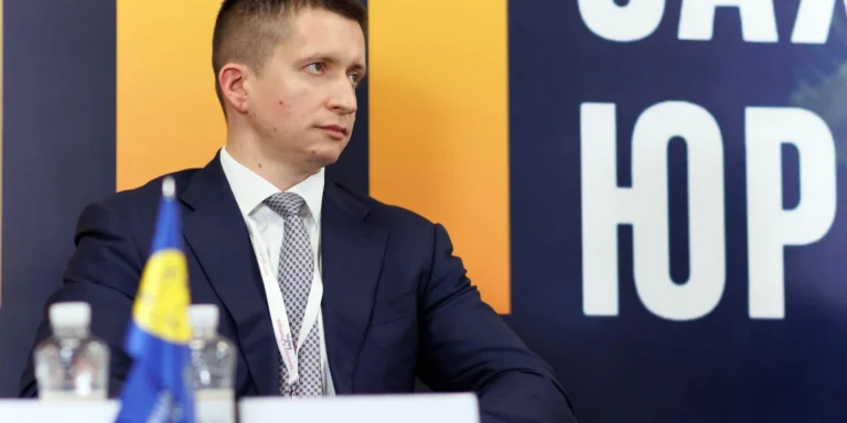 Генеральний директор Офісу президента, Віктор Дубовик, фігурант рейдерської справи, звільнений під заставу.