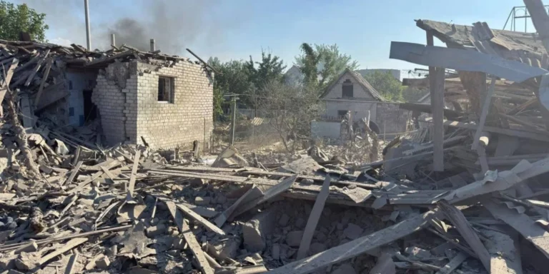 Іван Федоров звітує про наслідки обстрілу Запоріжжя російськими КАБами.