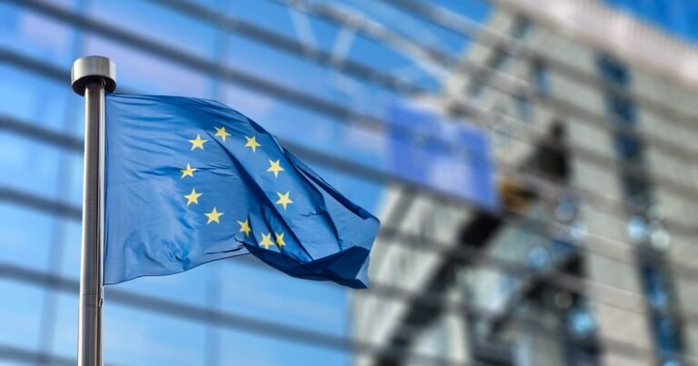Представник Єврокомісії, що пояснює українські оборонні потреби та відмови партнерів.