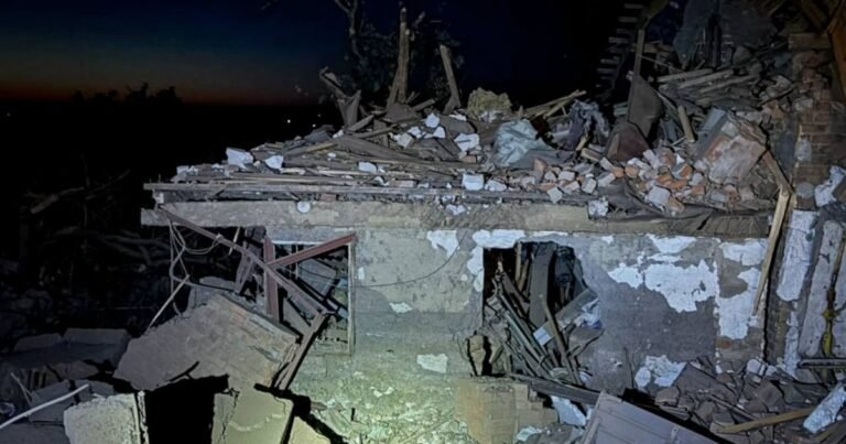 Російська атака ракетами, "Бандеролями" та дронами на українські міста.