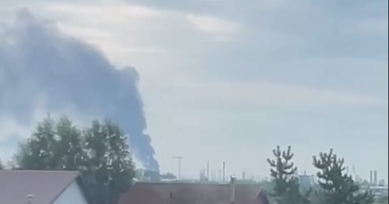 Бавовна в Пермі, аеродром “Маринівка”: Україна дістає далеко, палаючі російські об'єкти