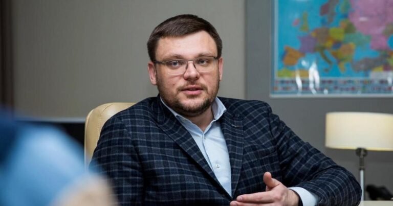 Директор НАБУ Семен Кривонос на брифінгу заявляє про стеження та тиск