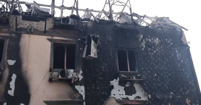 Руський дрон "Герань-4" вдарив по складах на Київщині, спричинивши детонацію та руйнування.