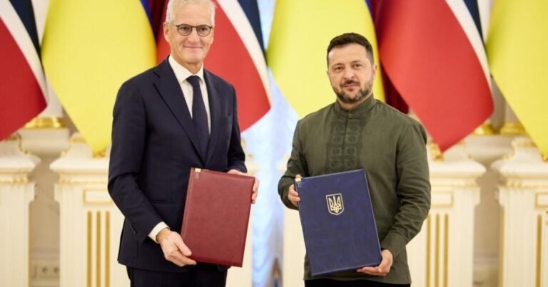 Президент Зеленський та прем’єр Стьоре підписують угоду про "Drone Deal" з Норвегією.