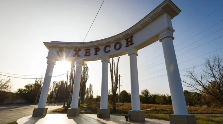 Російський терор у Херсоні: двоє загиблих цивільних та поранені медики.