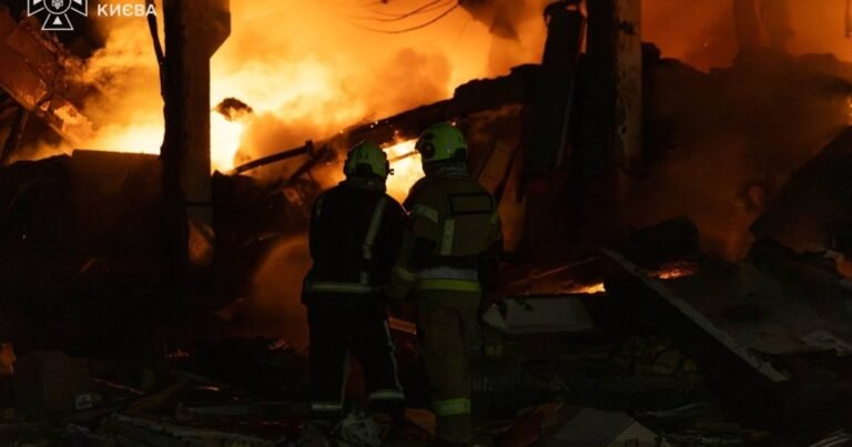 Кривава ніч після атаки Росії ракетами та дронами. Руйнування та жертви у Запоріжжі.