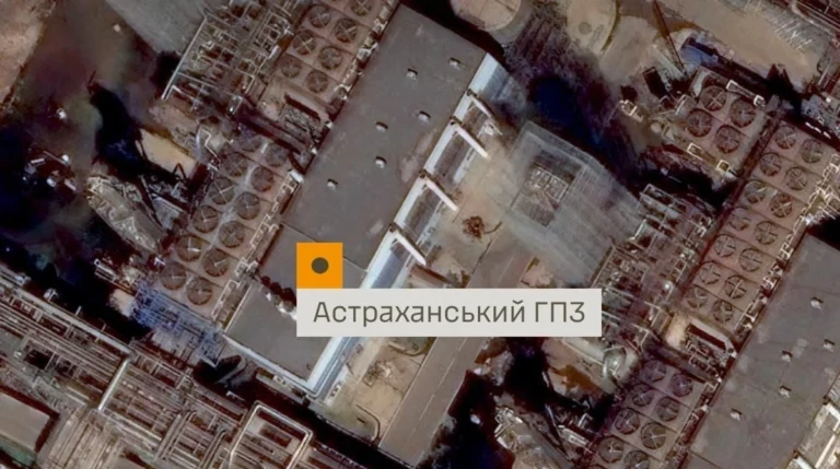 Нафтопереробний завод Афіпський горить після атаки Сил оборони, Астраханський ГПЗ також зазнав удару, ворог втрачає ресурси.