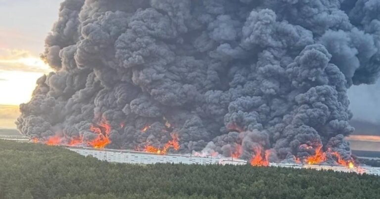 Згорілий склад Wildberries під Подольськом після атаки дронів на Москву