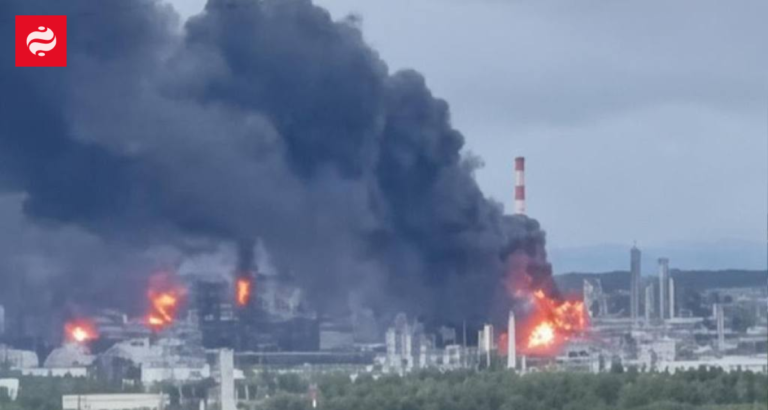 Українські дрони атакують нафтопереробний завод «Лукойл-Нижегороднефтеоргсинтез» у Росії, що фінансує агресію.