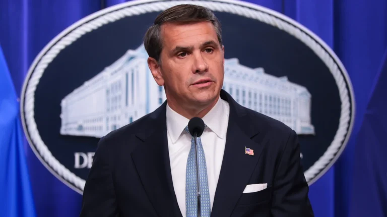 Генеральний прокурор США Тодд Бланш оголошує про викриття російської мережі кілерів, що готувала замахи та теракти