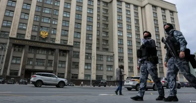 Кремлівський балаган: на тимчасово окупованих землях України, під дулами автоматів, Росія влаштувала чергові псевдовибори до Держдуми. Фарс триває.