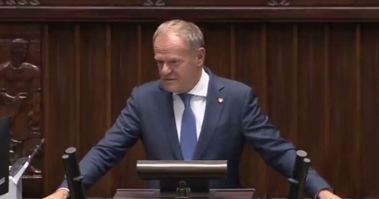 Прем'єр-міністр Дональд Туск озвучує щомісячні втрати України