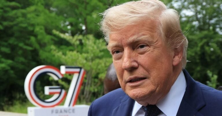 Президент США Дональд Трамп розмірковує про майбутню зустріч з Путіним та бізнес.