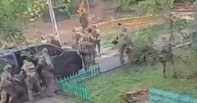 Адвокат Тарас Боровський про деталі конфлікту СБУ та ГУР, прибуття спецпідрозділу "Тимур" та постріли.