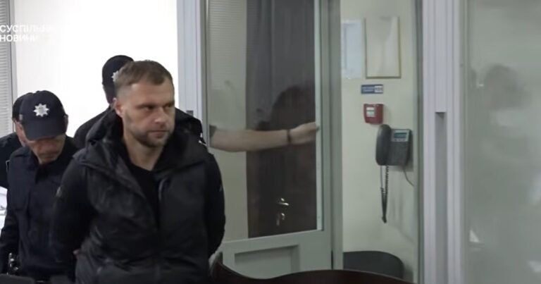 Фотографія Сергія Кропиви або Єлизавети Івахненко в будівлі суду, або візуалізація обшуків в Офісі генпрокурора.