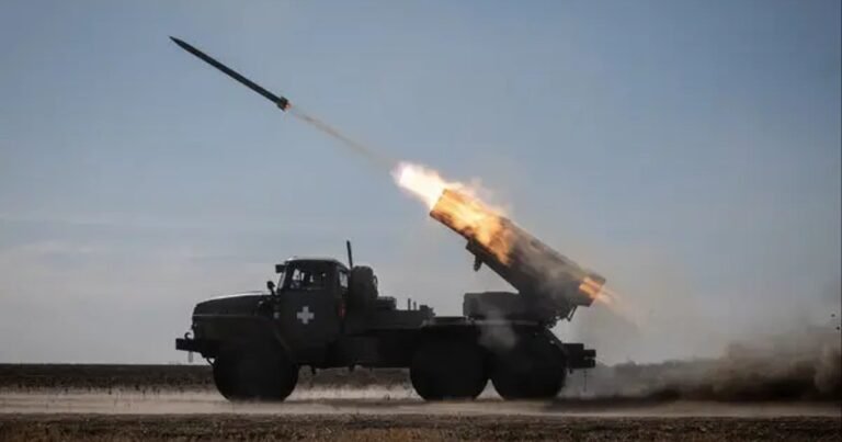 Україна втратила колосальні суми на оборонних закупівлях. Шахрайство, розтрати та бракована зброя стали нормою. Система винагороджує порушників новітніми контрактами.