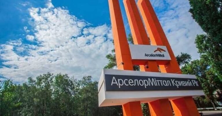 Окупанти влучили ракетою в "АрселорМіттал Кривий Ріг", двоє загиблих