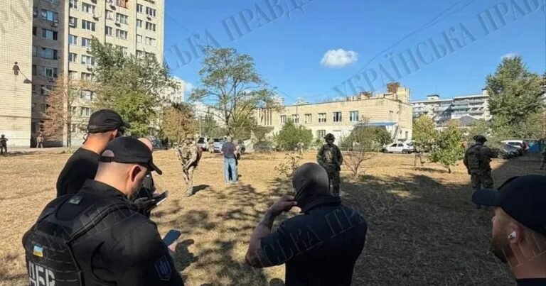 Співробітники СБУ під час розслідування теракту ФСБ, на яких напали представники Сил оборони.