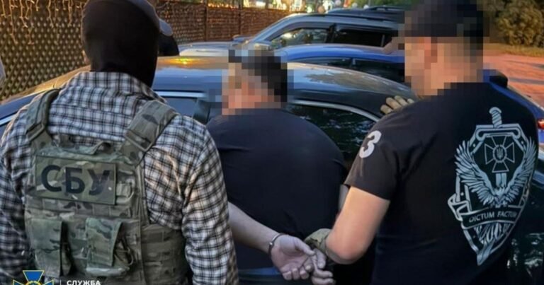 Екс-заступник ДСНС організував теракти. СБУ зупинила групу терористів, що готувала вибухи та замахи по Україні.