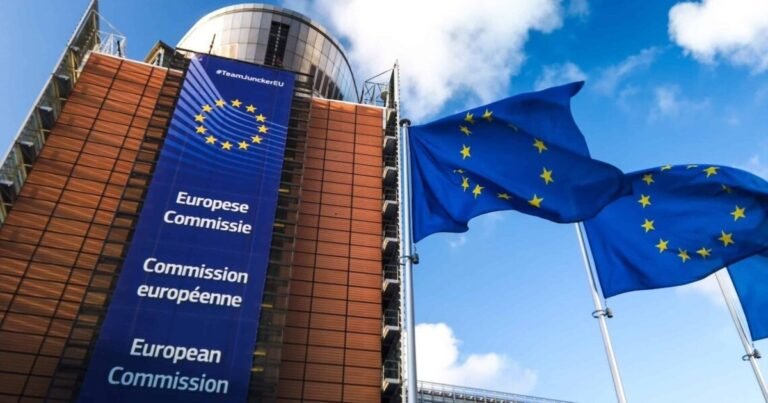 Єврокомісія попереджає про загрозу мільярдів євро для України через гальмування критичних законів Радою.