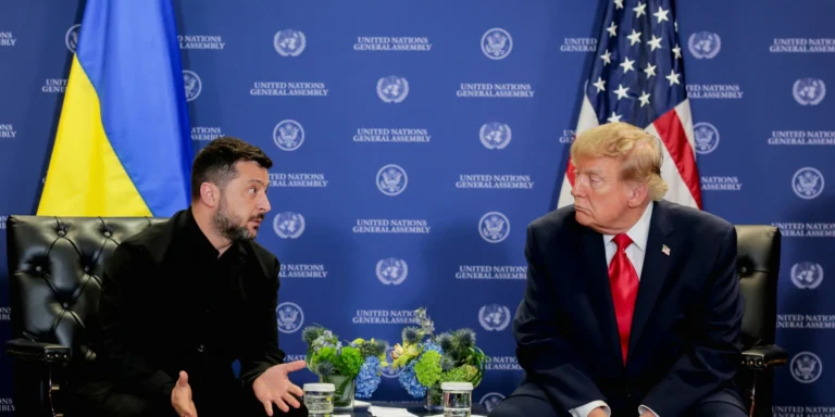 Дональд Трамп та Володимир Зеленський обговорюють удари по НПЗ Росії