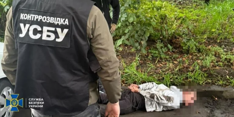 Фото: Російський агент-кур'єр заклав вибухівку біля держустанови в Рівному, СБУ запобігла теракту.