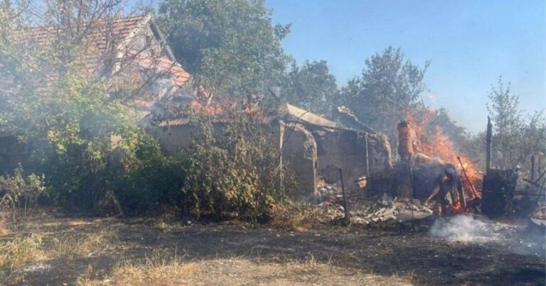 Російська атака на Україну: 200 дронів, КАБи, руйнування, поранені. Київ постраждав.