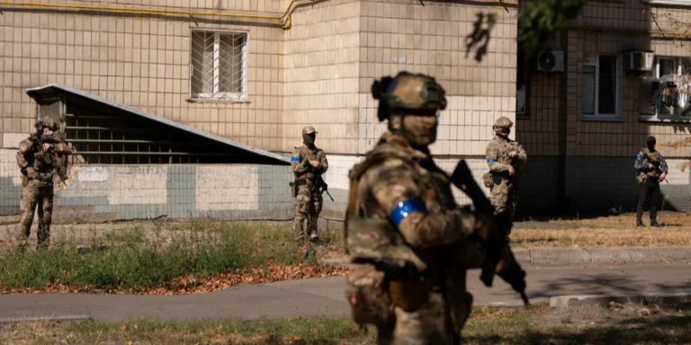 Високопосадовець СБУ Олег Храмов звільнений президентом Зеленським після перестрілки силовиків у Києві.