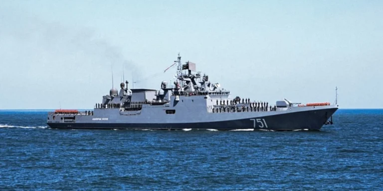 Носій ракет «Калібр» «Адмірал Ессен» після удару в Новоросійську.