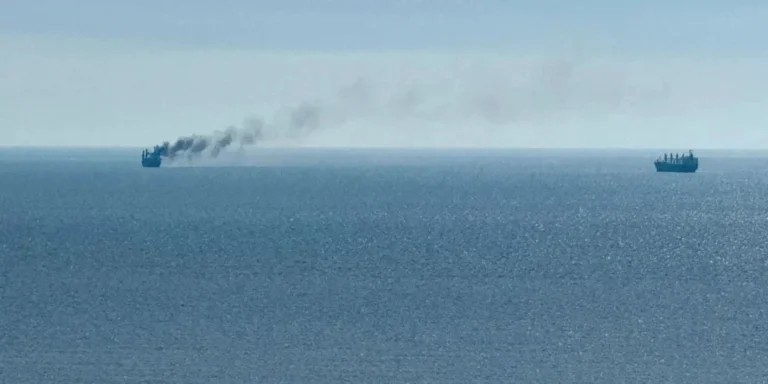 Російський дрон атакує цивільне судно у Чорному морі, спричинивши жертви та руйнування