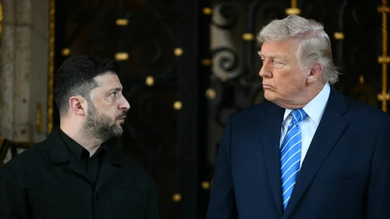 Володимир Зеленський та Дональд Трамп обговорюють дивні умови деескалації.