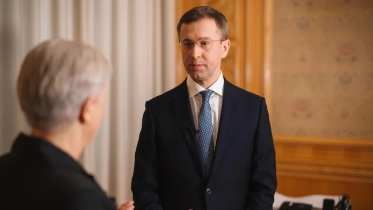 Прем'єр Корецький виправдовує підвищення ПДВ страхуванням бізнесу.