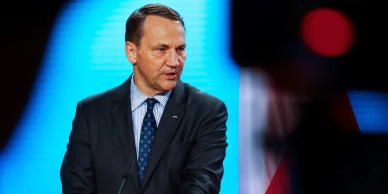 Польський міністр закордонних справ закликає НАТО до зухвалих навчань біля Калінінграда.