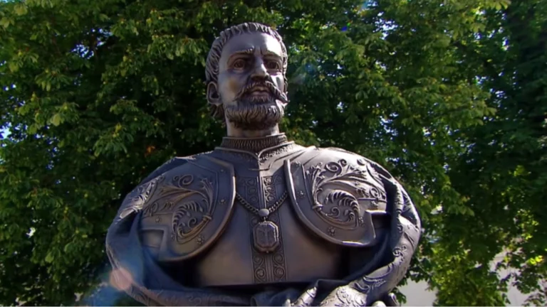 Пам'ятник Івану Мазепі у Києві, замість Леніна, після схвалення Кабміном.