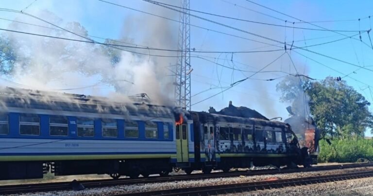 Наслідки російських обстрілів цивільних об'єктів в Україні.