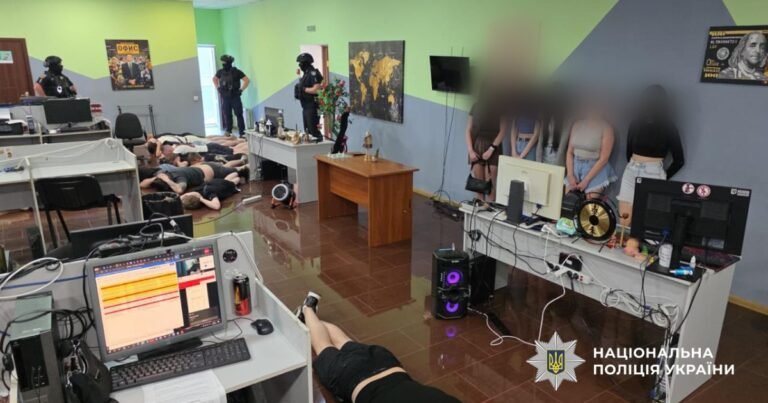Рада ухвалила закон щодо шахрайських кол-центрів та їх "дахів".