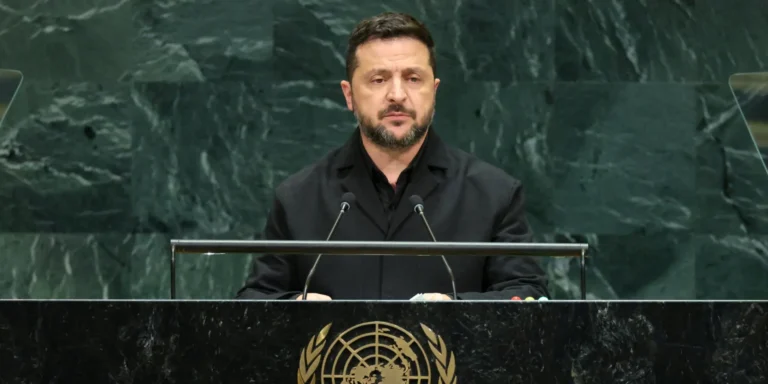 Президент Зеленський виступає на Генеральній Асамблеї ООН, викликаючи дипломатичний скандал.